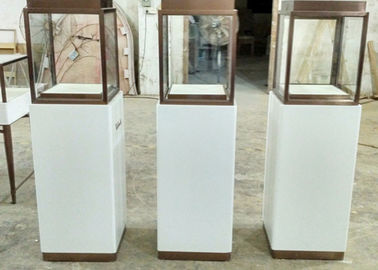 Luxus-Glas-Display-Kästen / Museums-Display-Schränke versteckte Streifenleuchten